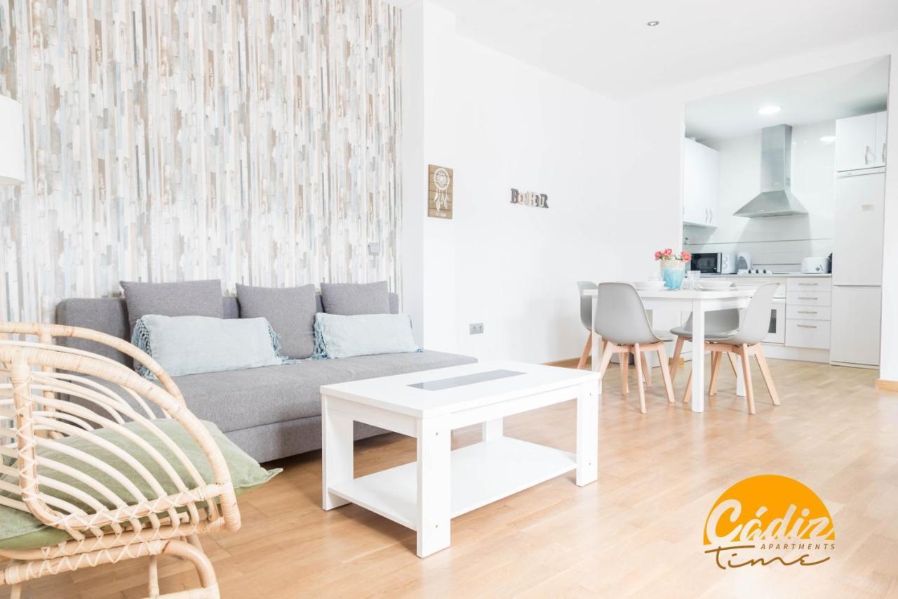 Caleta - Free Parking By Time
